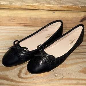 Chanel Black Quilted Leather CC Ballet Flats (7.5)